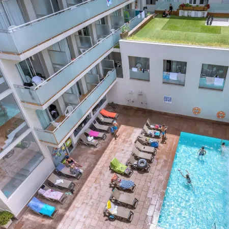 4R Miramar Calafell Отели рядом с достопримечательностью «Пляж Кунит»
