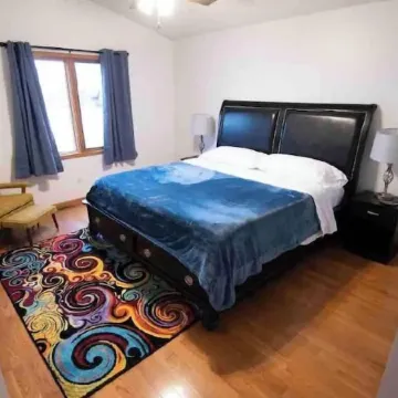 •Vibrant 4 bedroom house 2 king beds in Ankeny•