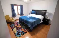 •Vibrant 4 bedroom house 2 king beds in Ankeny•