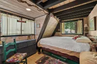 Cabin with Digital Minimalism for true get-away to Sierra outdoors.