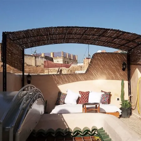 Dar Sghira: Private Fully Renovated Small Riad, Rooftop, Heart of Medina, Fiber