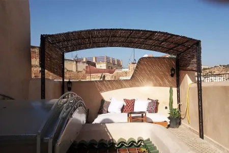 Dar Sghira: Private Fully Renovated Small Riad, Rooftop, Heart of Medina, Fiber