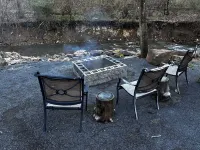 Creekside Hideaway, Cozy 2-bedroom RV, Morgantown, WiFi, Firepit, Hammock,Grill