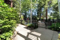 Aspen Hideaway by Avantstay Walk to Aspen, Near Slopes + Pool & Hot Tub Access