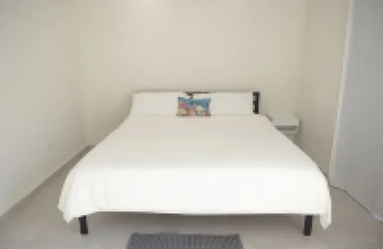 Cozy 1-bedroom apartment in great Palm Beach with AC, WiFi and private pool.