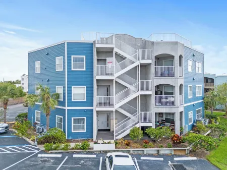 Ocean Hibiscus Retreat For 8