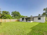 Private Yard! Getaway 3 Mi to Hard Rock Stadium Hotels in Miramar