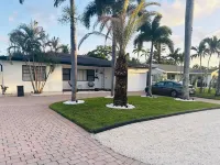 Wilton Manors Guesthouse Hotels near Sunland Park