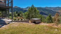 2-bedroom apartment in charming Glenwood Springs with Hot Tub, AC and Heating.