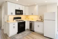 Cozy 2BR w/WiFi and AC Near UW, Northgate, Golf & All Amenities in Shoreline Các khách sạn ở Shoreline