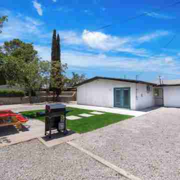 Stylish 3BR 2 Living Areas 10 Min to Airport Hotel Exterior