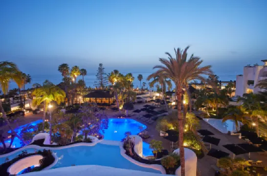 Dreams Jardín Tropical Resort & Spa Hoteles cerca de Playa de Troya