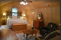 Secluded cabin perfect getaway for couples or ideal for small families!