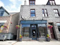A charming cottage in the heart of Ballater, with a beautiful & modern interior Hotels in Ballater