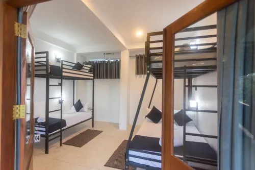Mich's Surf Villa & Hostel