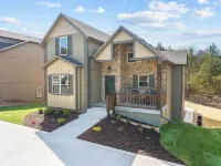 Private Heated year around Endless Swim pool & Hot Tub, Media Theater room NEW!