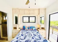 Charming Modern Beach Villa with 360 Island views & easy resort access Hôtels à : 