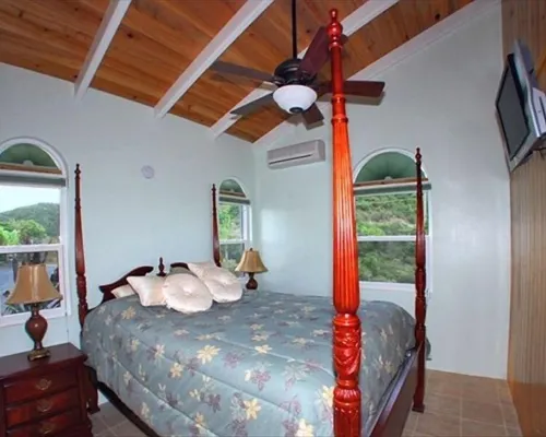 Relaxing, Romantic, Private Couples Getaway, just for two W/ Stunning View Hotels in Coral Bay