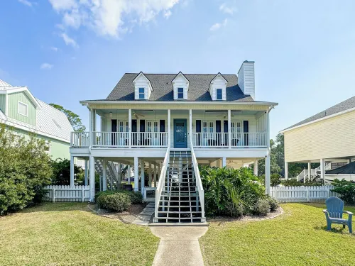 Pass Christian Waterfront Retreat: Perfect for Relaxation & Outdoor Fun