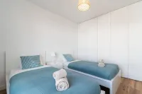 New two-bedroom apartment near the estuary and the beach. Less than 5 minutes' walk from everything! Hotels in Fuseta