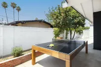 Brand New 4BR: Fireplace, Foosball, table tennis, Reseda.