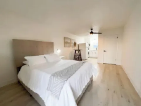 Newly renovated studio apartment 1 mile to HWY 99