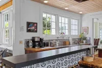 Spacious 6-bedroom house in brilliant Hawi with WiFi, fitness room فنادق في هاوي