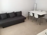 CENTRAL AND RENOVATED APARTMENT, 100m FROM THE BEACH