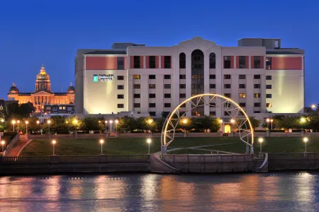 Embassy Suites by Hilton des Moines Downtown Отели рядом с достопримечательностью «Грэйтер Де-Мойн Ботаникал Гарден»