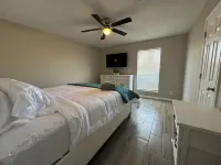 Glenmeadow Retreat 2BR Sleeps 6!