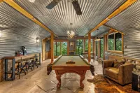 Bailey Treetop Retreat: Spacious, Hot Tub, Pool Table, Yoga, Family, Views - Familievenlig