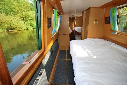 Narrowboat - Sleeps 10 - Raki Raki - 69ft Hotels in Middlewich