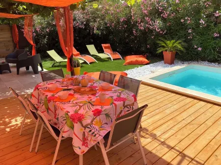 Villa TAVEL, near AVIGNON Отели в г. Тавель