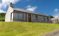 Kinbane Self Catering Cottages - 'Makem's Cottage' Отели в г. 