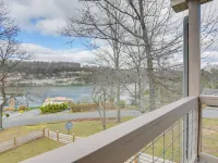 Apt w/ Lake Views - Day Trip to Virginia Tech! Hoteles en Condado de Pulaski