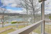 Apt w/ Lake Views - Day Trip to Virginia Tech! فنادق في Pulaski County