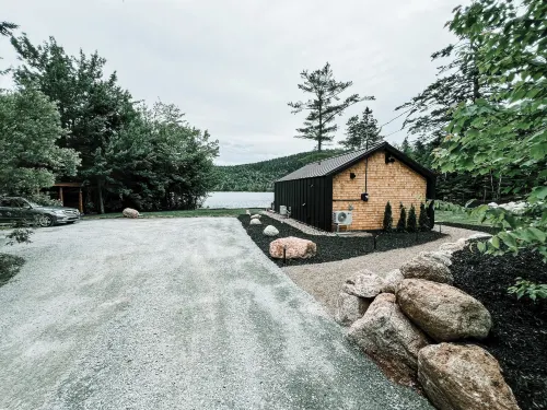 Nalu Retreat Lakeside Hotels in East Lawrencetown