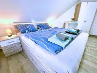 Perfekt für Familien und Paare - Inkl. Kinderbuggy, Wickeltisch und Strandnah Hotels in Bensersiel