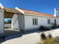 Casa da Pergola - Vila de Design de Praia Piscina Privada Hotels in Vila Nova de Santo Andre