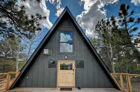 4bd AFrame Cabin with Hot Tub + 13,000ft Mountain Views + Hiking Close By