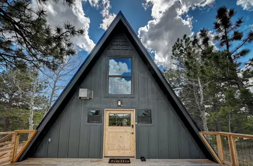 4bd AFrame Cabin with Hot Tub + 13,000ft Mountain Views + Hiking Close By