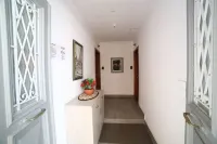 Full Home, by Meta House!