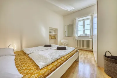 Centrally located apartment with garage & small outdoor area Hotel in zona Despar Supermarket