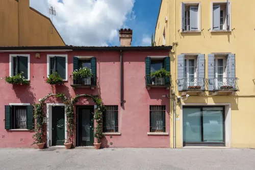 Historic housing in pedestrian square - Borgo Portello