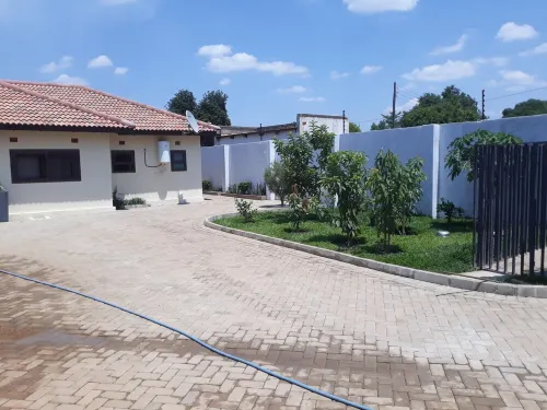 Experience Luxury with Class and Comfort with Us Các khách sạn ở Kabwe