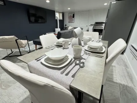 Cozy Stay, Near Newark Airport & NYC – 10 Min to EWR, 30 Min to Manhattan!