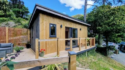 Relaxing, peaceful and tranquil.Dedicated Private off road parking. Hendre Mynach Caravan & Camping park附近的飯店