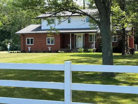 Private 4 bedroom home in Bridgman offers a cozy retreat & best of  town life.