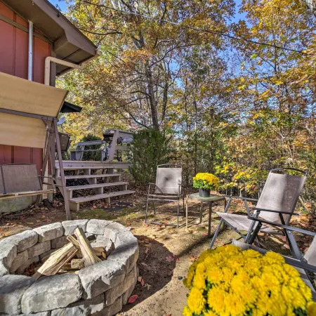 Pet-Friendly Cabin - 1 Mi from Fontana Lake!