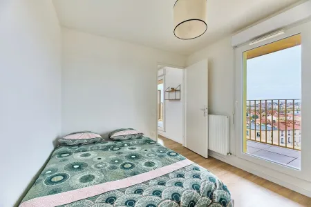 Parking and walking distance from RER B and metro (line 4) Отели в г. Баньё